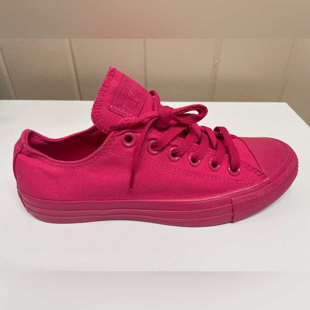 Converse size 7